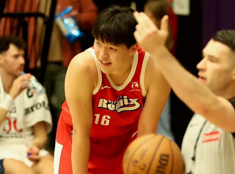 开云APP下载-杨瀚森5天奔波近7000公里！ 辗转三城练级：我走的每一步都算数