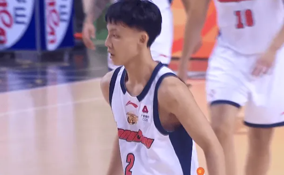 开云官网APP-广东半场压制同曦！焦泊乔徐杰齐爆，三外崩盘，同曦无稳定得分点